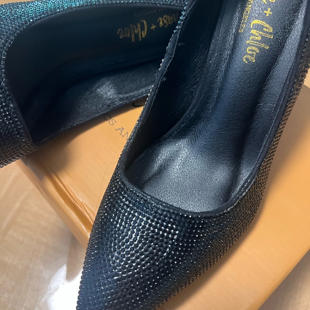 Chase + Chloe women shoes size 8
Hell height 4”
Used
Lala36
Color black - Picture 3 of 8